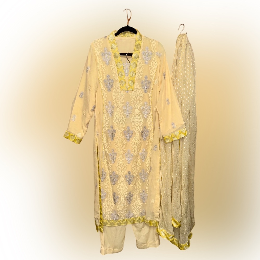 Elegant Yellow and Silver Women's Kurtas 3 pcs Set Dress, Pants and Dupatta